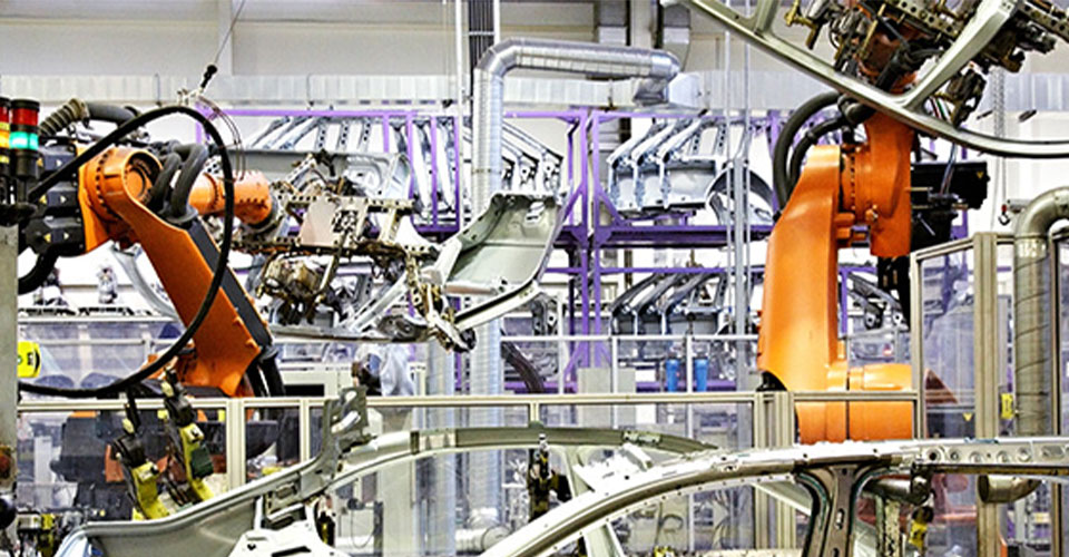 Chaîne de fabrication dans une usine industrielle automobile
