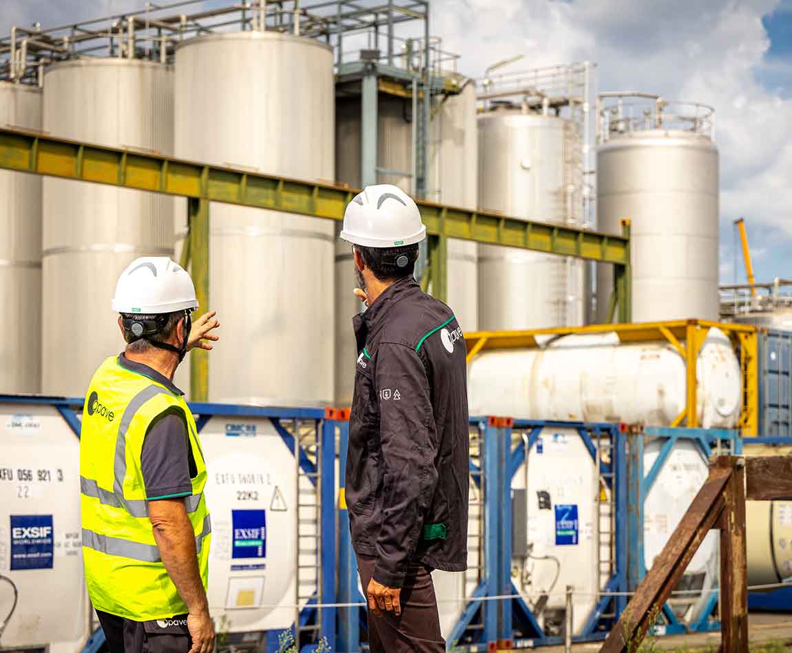 Deux collaborateurs Apave en mission Industrie